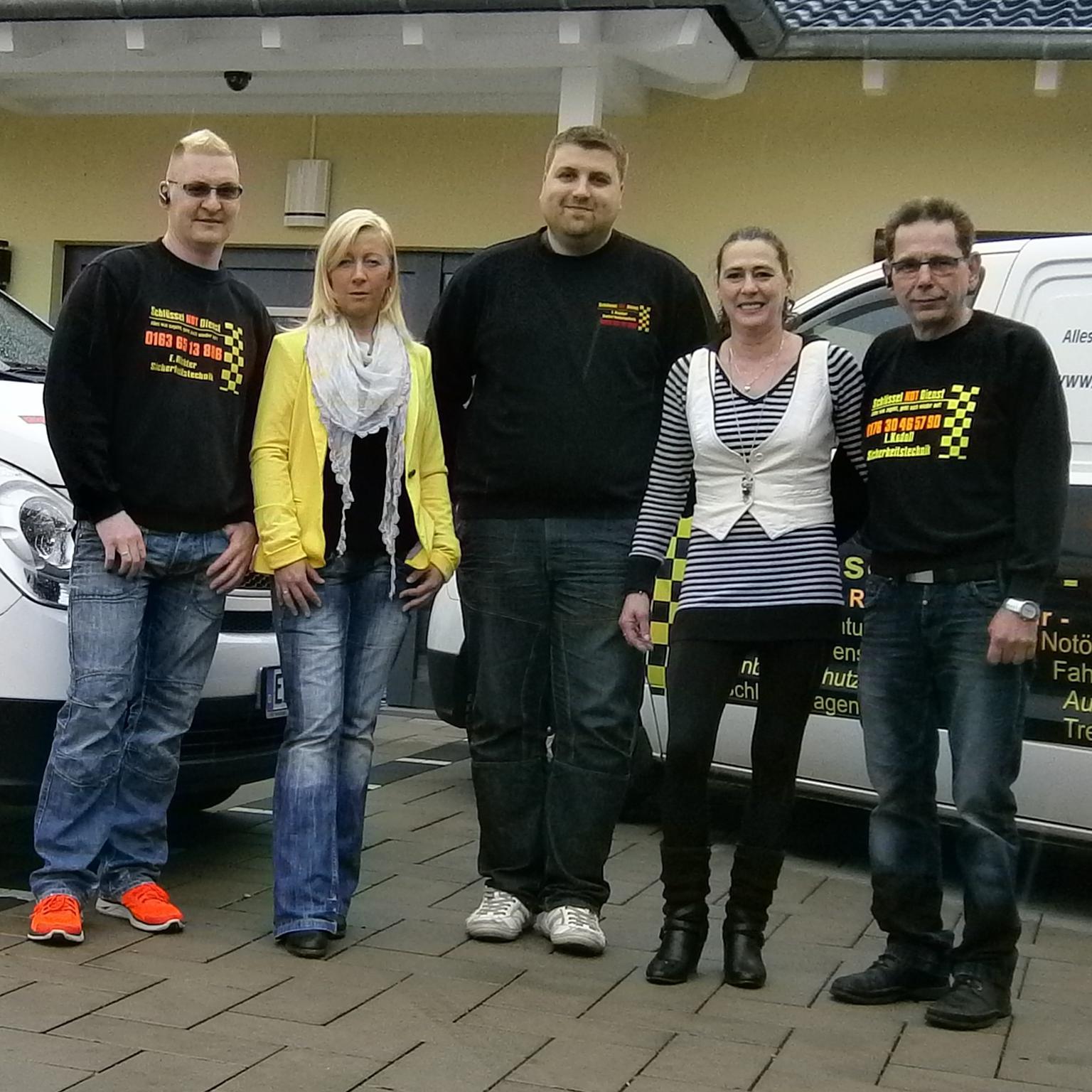 Seit 2006 sind wir für Sie unterwegs. 
Wir öffnen alles was zugeht.
Einbruchschutz rund ums Haus. 
Mechanisch oder elektronische Absicherung. Notöffnungen alle!