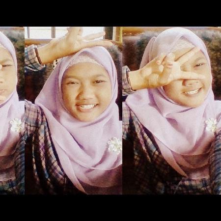 Biodata
Nama Lengkp:
-Tiara Chris Tanti
Nma panggilan:
-Tia,Tiara,Tanti
Alamat:
-Jln.Kalimantan Gg.2
TTL:
-K.Kapuas,12-07-1999
Jenis klmin:
-perempuan
Umur:
-15