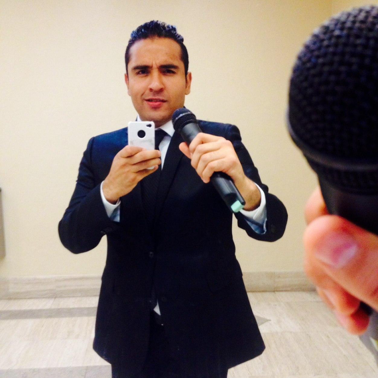 Cantante, PRODUCCIÓN TV Y RADIO, enamorado obsesivamente del cine. EL CAMINO QUE GENERA LO AUDIOVISUAL REPERCUTE EN EL ALMA, TOCA FIBRAS E INVITA A IMAGINAR...
