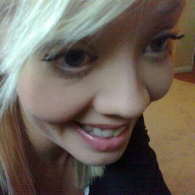 ChloWiz100's profile picture. 