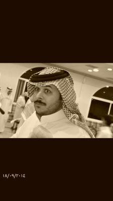 شاعر _ ذائقته ترضى بالجميل والنادر _                 
أحبه ، رغم أنه رفيق غير وفيٌ بعض الأحيان __   ( 🖊الشعر )