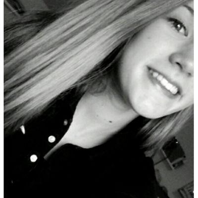 babe, wij zijn übercool enzo en we moeten meer chocolade kinder eiren kopen hahahaha and i love you to death xoxo