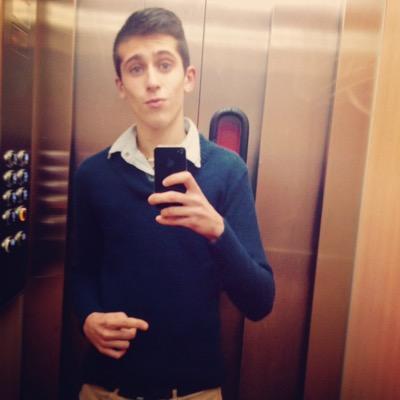 Futbol y NBA 
Yo aprovecho cada segundo, porque quizás hoy sea presidente pero mañana sólo un vagabundo.