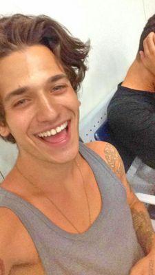 sou 0/4 porque sou humilde pq se eu quisesse já teria o follow dos quatro se n gostou da unfollow suas mofas
