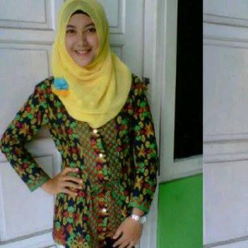 Aku.. Wanita biasa yg terbiasa bisa.. Merajut asa yg biasa untuk menjadi luar biasa. Wanita berlesung pipi, pecinta kopi, penggenggam mimpi dalam liar imaji