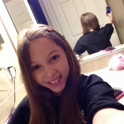 Livelovelaght's profile picture. 