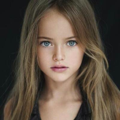 My mommy is @Divergent_Triss and my daddy is @MyNameIs_Four. I love them, my mommy is a werewolf and so am I. I'm also Dauntless like my parents