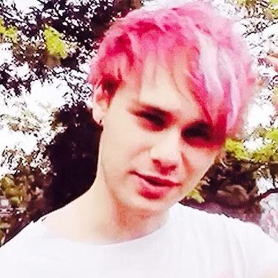 hey lovely, go follow @wildhemmo96 ?
