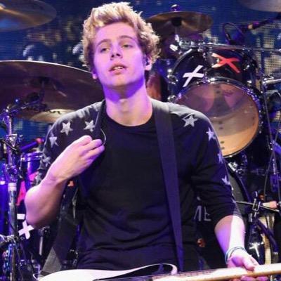this is one free follow from @muke_af_baby
so go follow her!