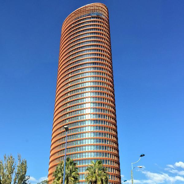 Perfil no oficial del edificio en altura localizado en la isla de la Cartuja (Sevilla),diseñado por Cesar Pelli,con 39 plantas y una altura de más de 180 m.