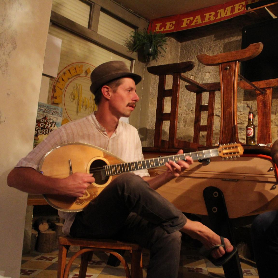 LesPentesLyon's profile picture. Les pentes de la Croix Rousse est un quartier  #créatif, #social et #solidaire de Lyon