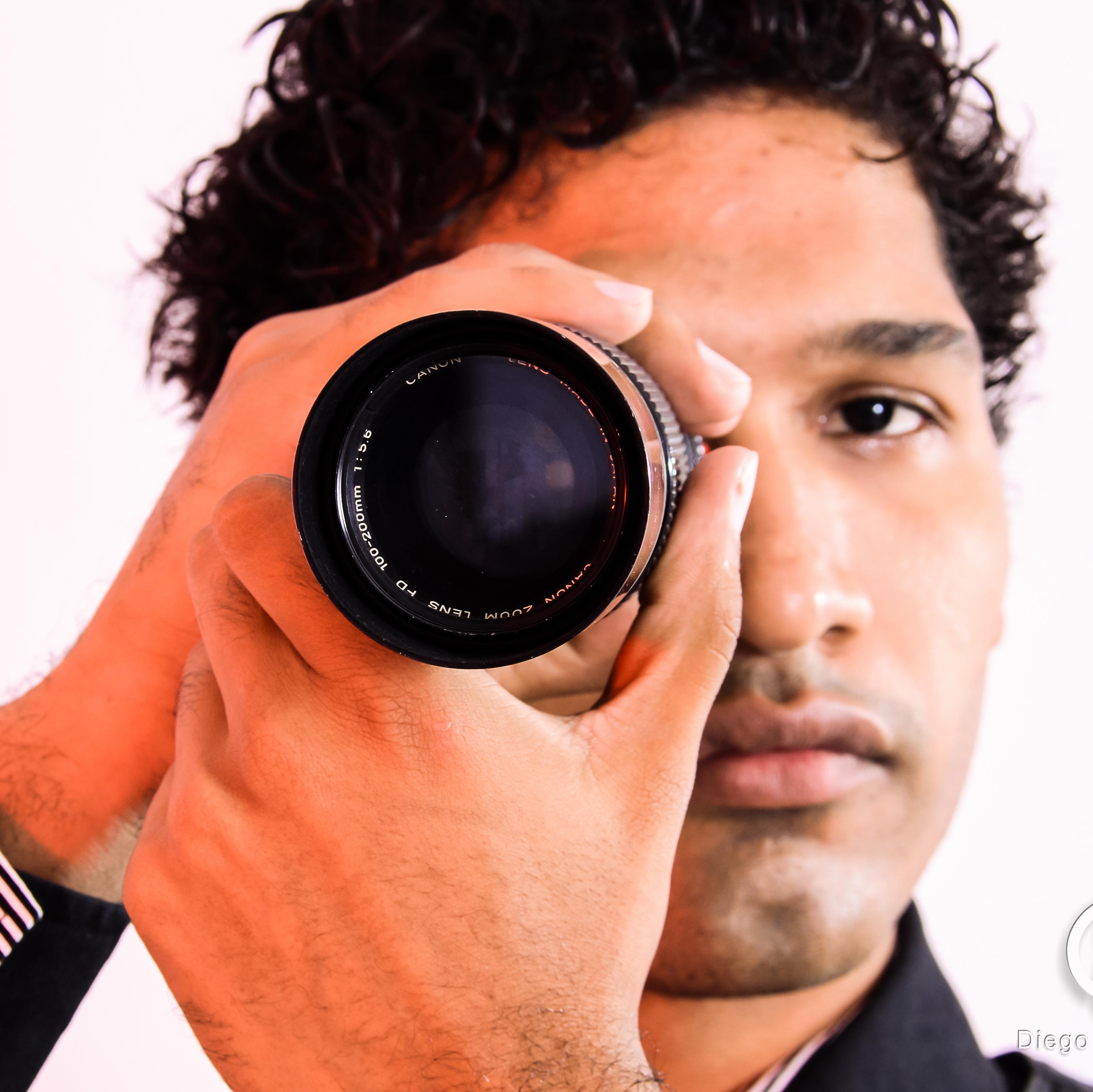Fotógrafo, escritor e um comunicador inquieto fascinado pelo registro de histórias através de fotografias e textos. Esse sou eu, Dudu Magalhães.
