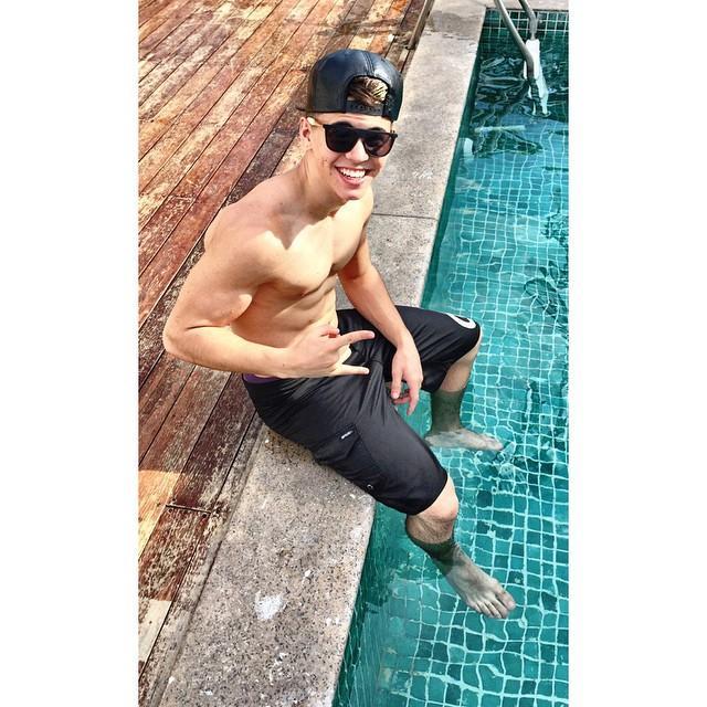 23-05-2014   ♥   7 meses de Fc  ♥  ainda te espero aqui no RS pra me dar aquele abraço que você me prometeu uns tempos atrás.   - Farroupilha-RS