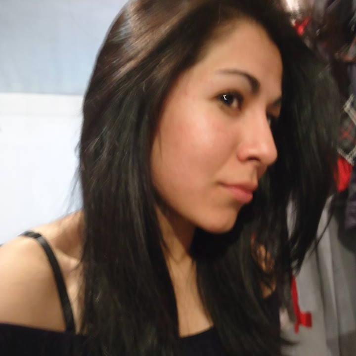 Tan jodida y tan radiante, obsesión por las piernas, delirio por españoles, estudiante de Psic., apasionada por el Psicoanálisis y Sexología, con toque rocker.