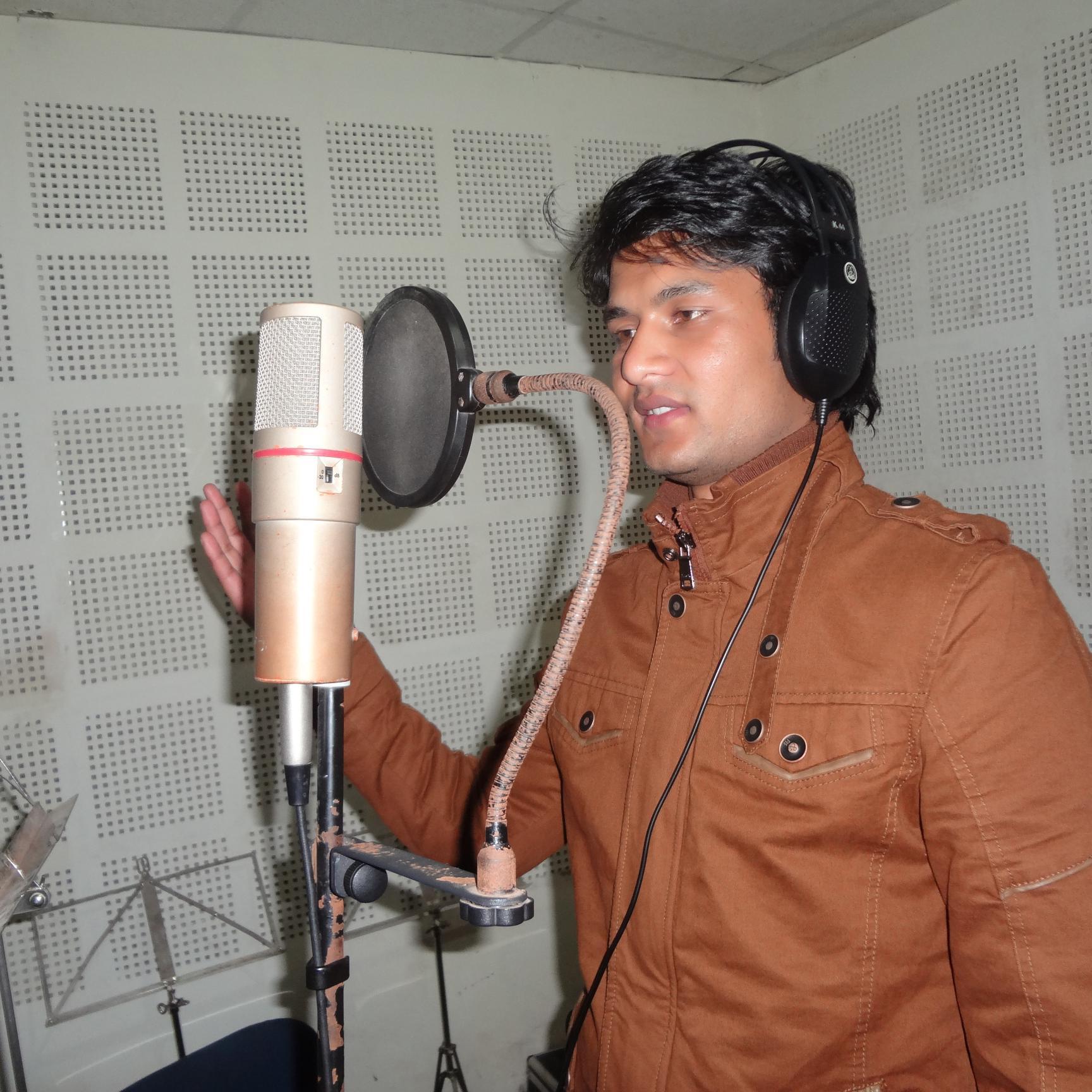 Nepali Folk Singer & Rj,Technician chief Community Radio SKY 90.4 Mhz Tamghas Gulmi