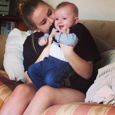 zoebwalker's profile picture. 