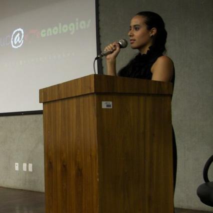 Filha de Deus,Casada,Amiga, Graduada em ADM e Seg do trabalho,estagiária(rs).. e amante da música. Vivendo a mudança que eu quero ver no mundo! I Pe 2:9 /Atos29