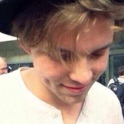 follow @mchaegclifford or unfollow