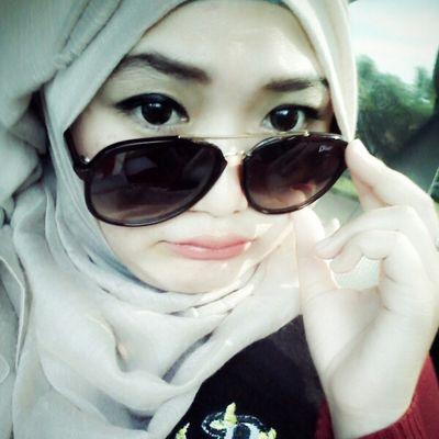 9irdaMH's profile picture. supel, periang, penuh semangat, dan manja . warnai kehidupanmu seperti matahari yang memberikan harapan, impian dan cita2 untuk di wujudkan ;)