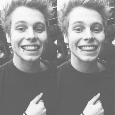follow @lukepokemon and ask her for dms to 3/4+band :)