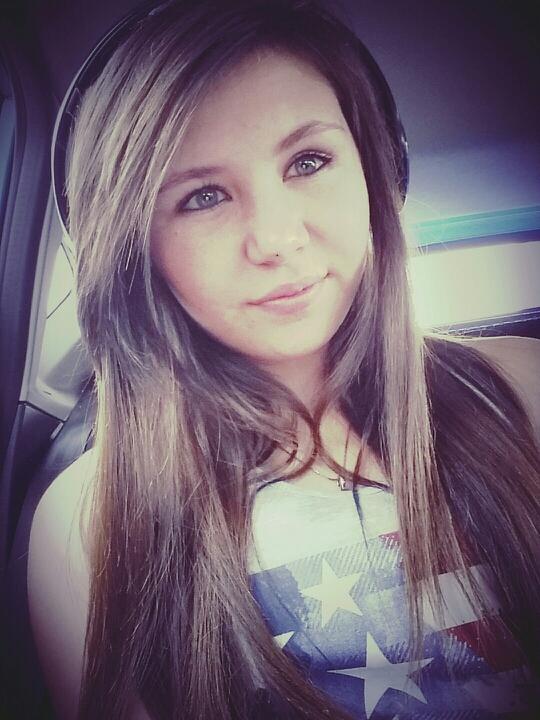 angelene_angiii's profile picture. music is my galaxy without music there is no reason to actually live..