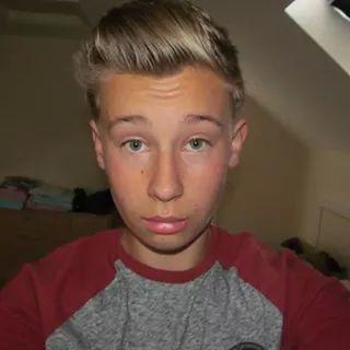 hey im charlie and im a bit of a twat