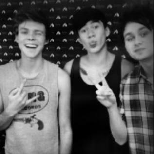 BEST FRIENDS, DIRECTIONERS, CRAZY, TALENTED, LOVERS OF MICHAEL CLIFFORD, ASHTON IWRIN, CALUM HOOD