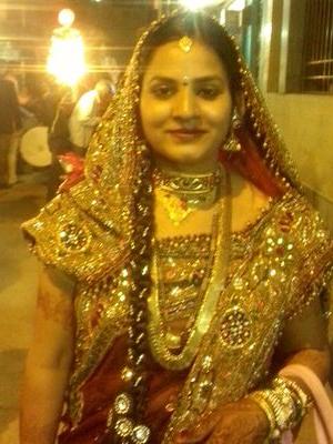 Bhawna works as a freelance artist completing a variety of projects that include fineart and commercial contracts in teaching Oil, acrylic, mixed media groups