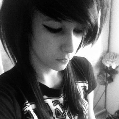 Im your everyday weird 16 year old girl BANDS: bmth botdf aa sws and more! :D Anime kawaii and food! :3