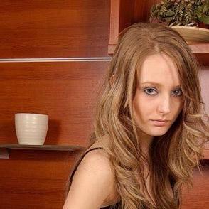 I Love good music! Future actress! Dancer and College Student! 25 pumpis