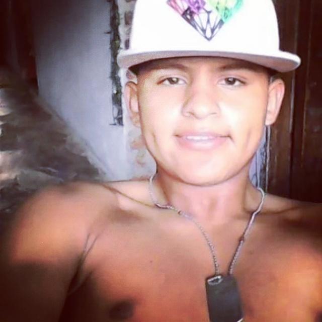 Nunca pares de soñar, porque algún día tus sueños se cumplirán.