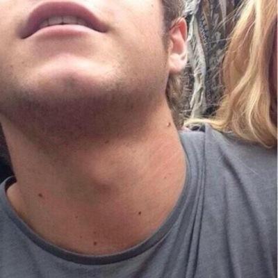 I gave you a free follow bc pizza now please go follow @criminalnialI
