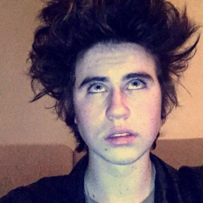 FOLLOW GRATIS PF RT, SE ELA GANHAR ELA VAI AJUDAR OS FANDOMS https://t.co/TDKsDFYDuD ... @uanreckless / @WTFNAIOS