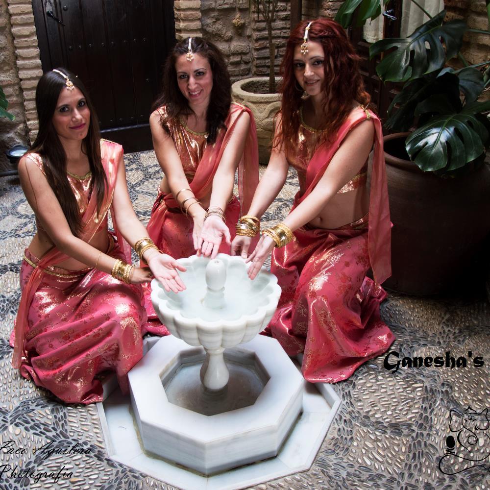 Grupo de bollywood y coreógrafas. Nos dedicamos a bailar en bodas y animación de eventos en nuestra ciudad de Córdoba y alrededores.