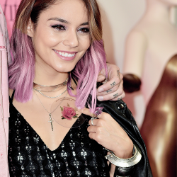 MileyDyan's profile picture. 