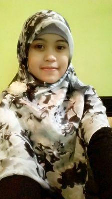 Saya adalah seorang wanita biasa, yg sedang belajar, belajar arti hidup, belajar arti cinta, belajar mencintai-NYA, yg tak hanya dalam kata.