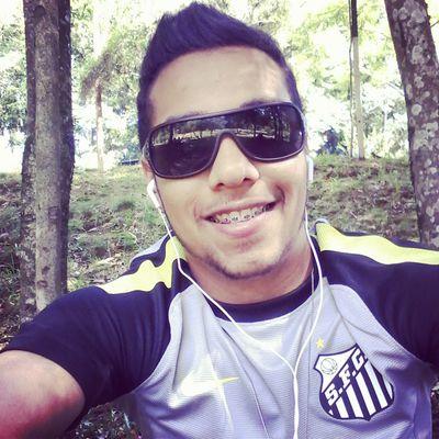 Gaúcho, 20 anos, gremista e leonino.