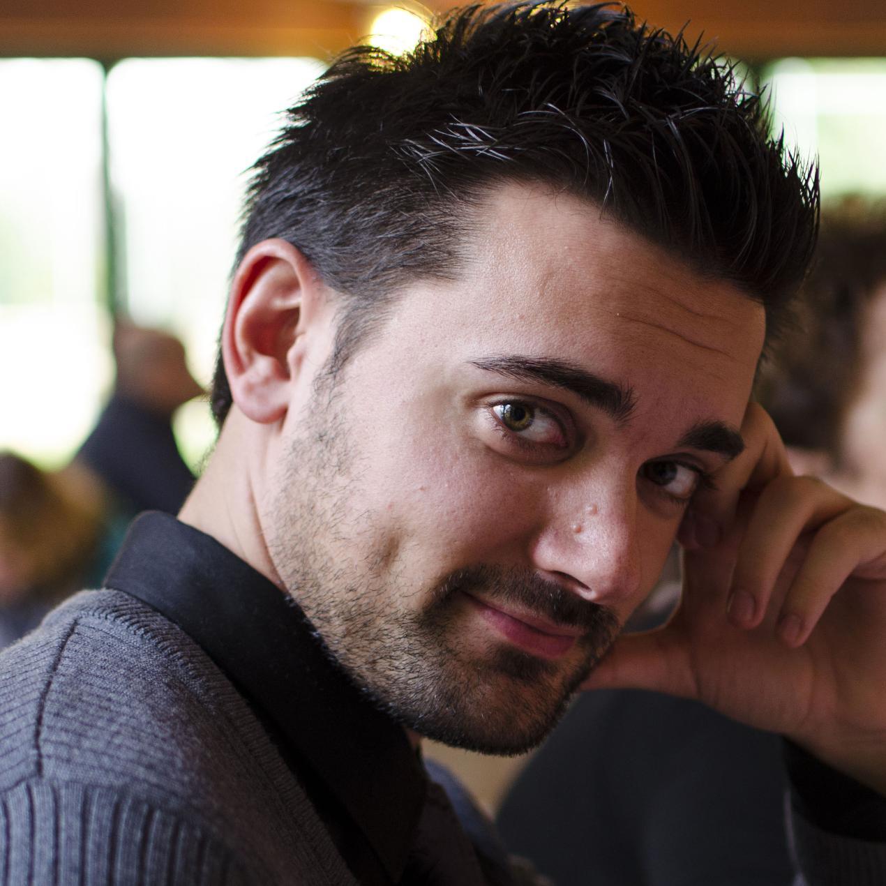 emmelazza's profile picture. la cosa fondamentale da ricordare, di me, è che sono ancora uno studente, sono ancora al campo di addestramento. S.J.