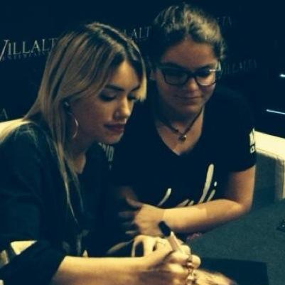 Chica comun, con sonrisa inborrable. Sueño cumplido!!! Lali esposito eres unica!!! Barcelona, España.  Watsapp: 667002412