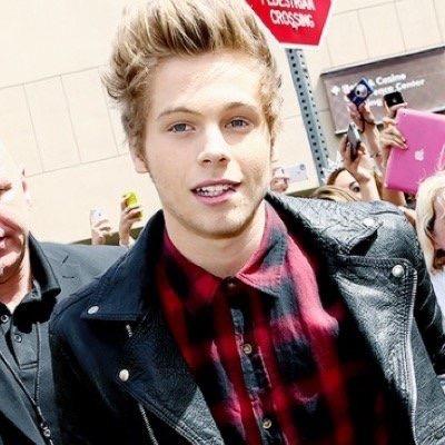 I gave you a free follow to help you gain so follow @damnastxn for me please