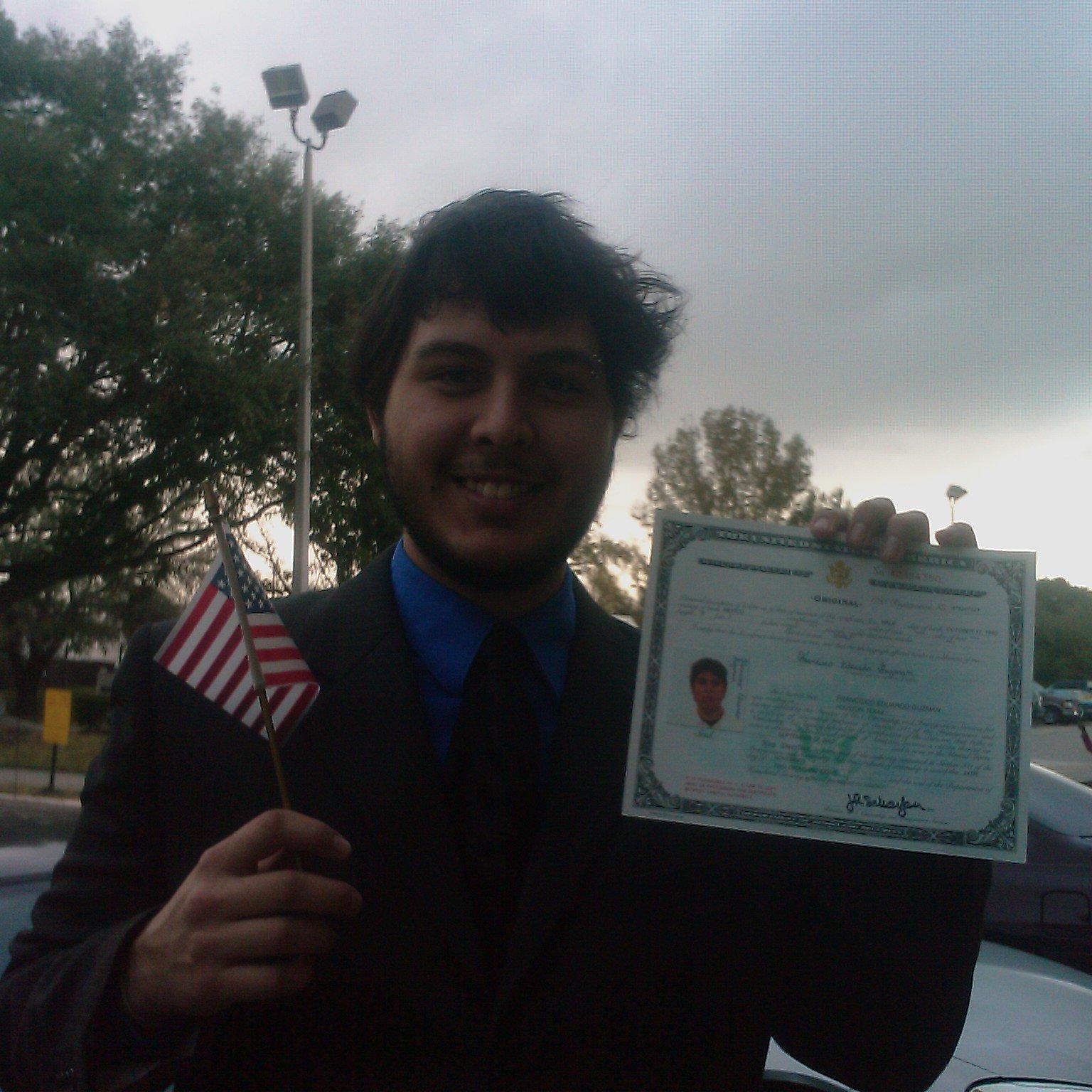 smilebitinexile's profile picture. Nerdy tall Mexican