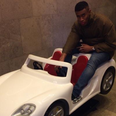 v1ctorade's profile picture.