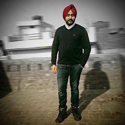 Future Pilot 🛩🛫🛬 , Punjabi Roots 🍻.🏋  
Cr7 fan ⚽ ,