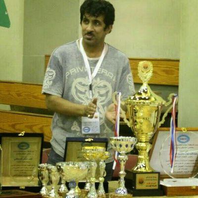 مهتم ب السياسة. مؤمن بأن قانون الحياة لافرحة مكتملة.لاحزن يستمر. طالب بجامعة البحرين. كلية الحقوق. من مواليد 1990. ونصرواي حد الجنون.