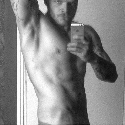 I'm jason, I'm a Brick layer by trade & live in London Bridge, Hola at me :)