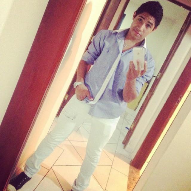 Simples , alegre , audaz infante .... siga-me e me.conheça melhor . Instagran: @Henryck11 , Snap:Henryck11