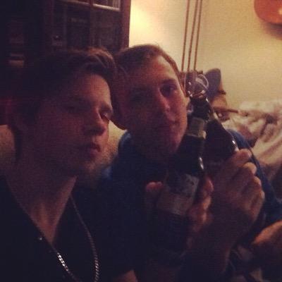 Gemiddelde jongeman. In het bezit van een eigen motorvoertuig
edit: 2 motorvoertuigen