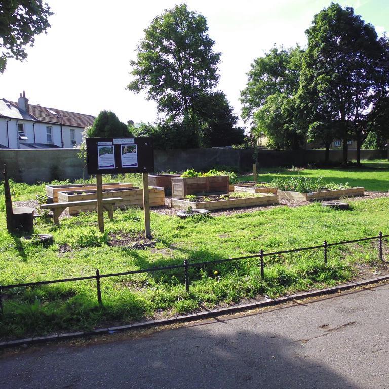 Community first, gardening second! A community-led food growing and gardening project based in Wandle Park, Croydon.