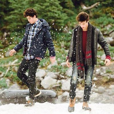 Cash is one, we're Cash. California, betch. We are Patricia and Lidia and we miss old Magcon. 0/12