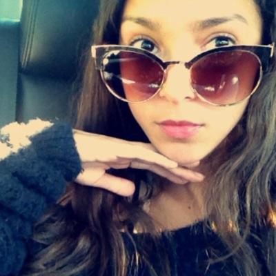 I'm a girl who likes to play video games. Relationship: Single • Feel free to talk to me at any time • I love @ArianaGrande #E-Girl •